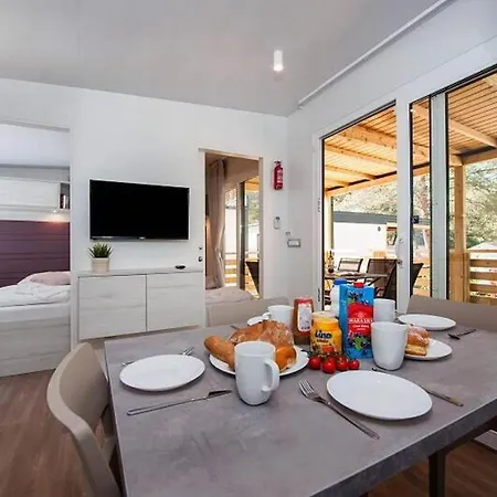 假日公园 Eurocamp Mobile Homes At Puntica 3*