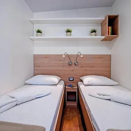 假日公园 Eurocamp Mobile Homes At Puntica 3*