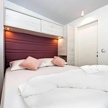 假日公园 Eurocamp Mobile Homes At Puntica 3*