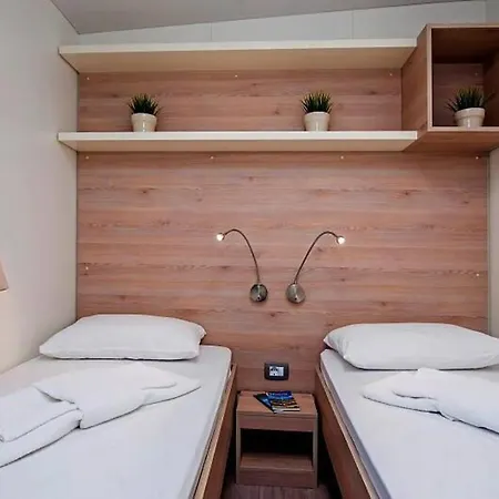 假日公园 Eurocamp Mobile Homes At Puntica 3*